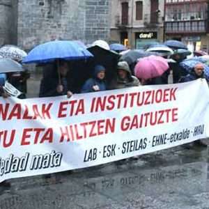 Lan-heriotza Arrasaten salatu dute 5 sindikatuk, udal-gobernuei eskaera eginez