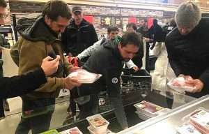 ELBk bertako ardi saila babesteko ekintza egin du Hazparnen