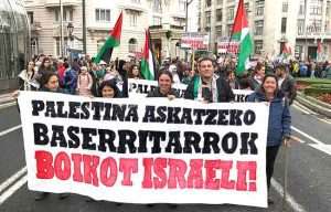 Gazako genozidioa bertan behera uzteko eta Israeli boikota egiteko eskatu dute milaka lagunek Euskal Herrian