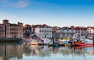 Los pescadores del puerto de San Juan de Luz, en busca del norte entre las corrientes contrarias